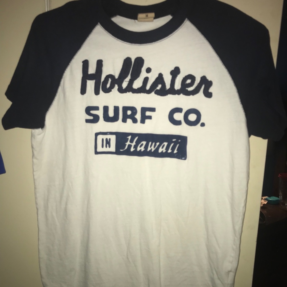 Hollister Boy’s logo Top